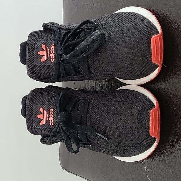 ADIDAS Men's Swift Run J Black/Orange Sneakers - Size 7 - Picture 1 of 12